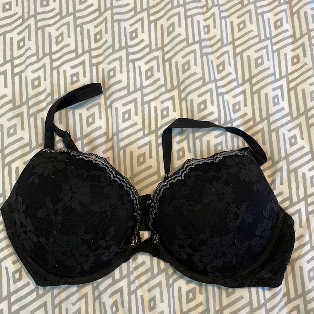 EUC Victoria’s Secret Lace Bra, Size 34D
